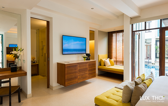 Let's Sea-Pool Access Lazzzz Suite